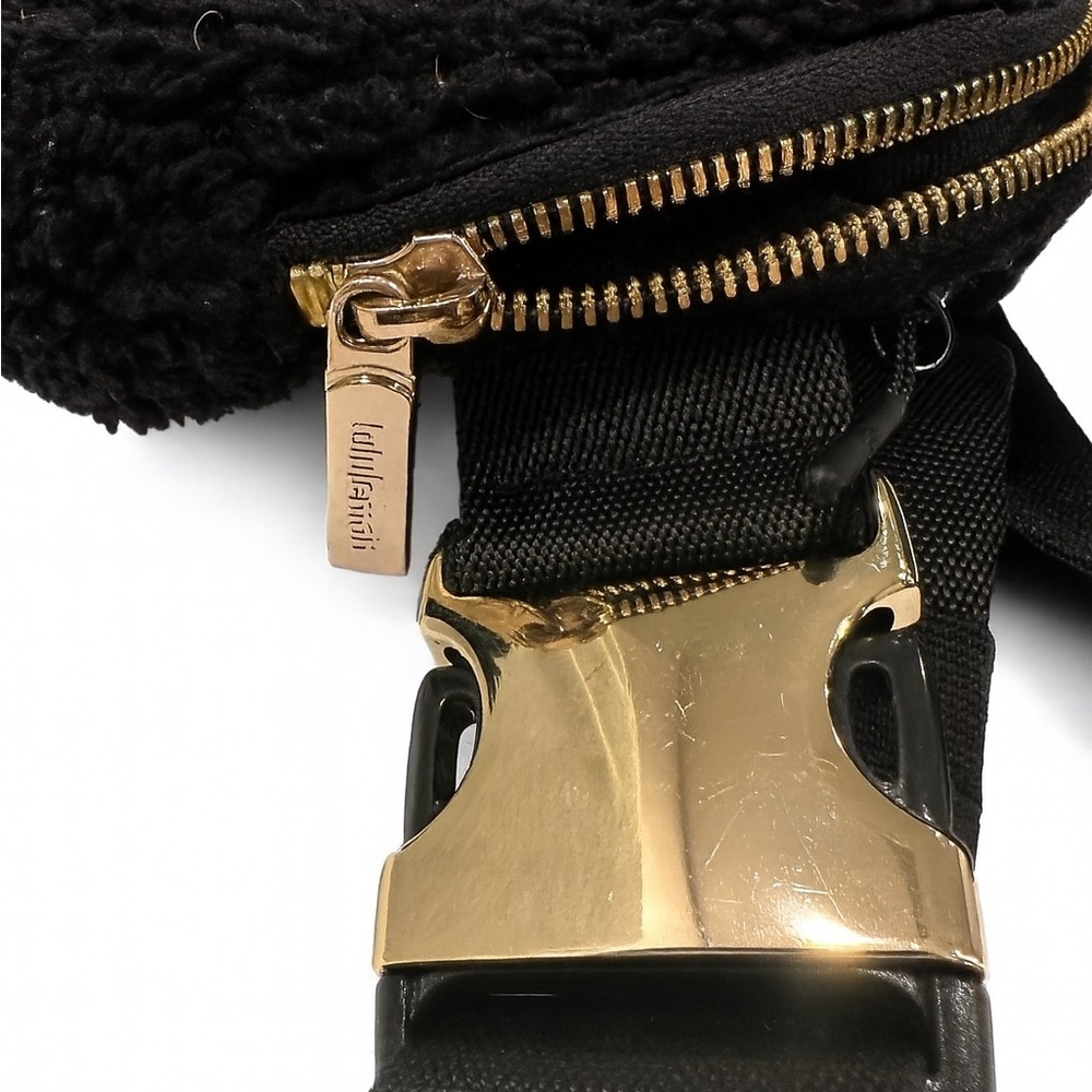 Lululemon Everywhere fleece belt bag gold buckle recycled nylon O/S black - Picture 4 of 9
